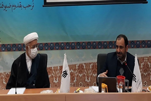 محمدجواد هراتی، قائم مقام وزیر علوم، تحقیقات و فناوری در امور علوم انسانی و حجت&zwnj;الاسلام حکیمیان رییس پژ.هشگاه حوزه و دانشگاه