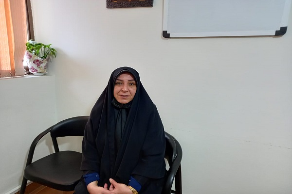 راضیه گرجی مدیر جامعه القران روستای دنگلان