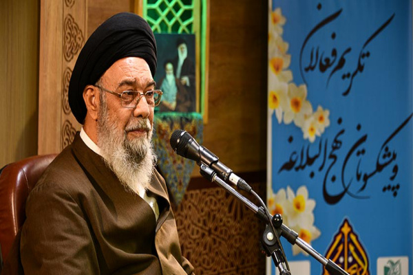 آیت&zwnj;الله سیدیوسف طباطبایی&zwnj;نژاد امام&zwnj;جمعه اصفهان در همایش استانی تکریم فعالان و پیشکسوتان نهج&zwnj;البلاغه
