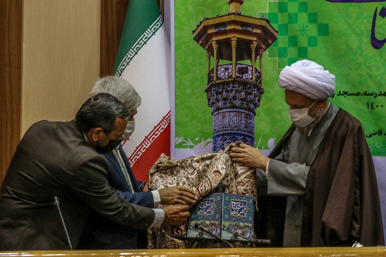 رونمایی از کتاب پرسش و پاسخ&zwnj;های دانش&zwnj;آموزی در حوزه نماز