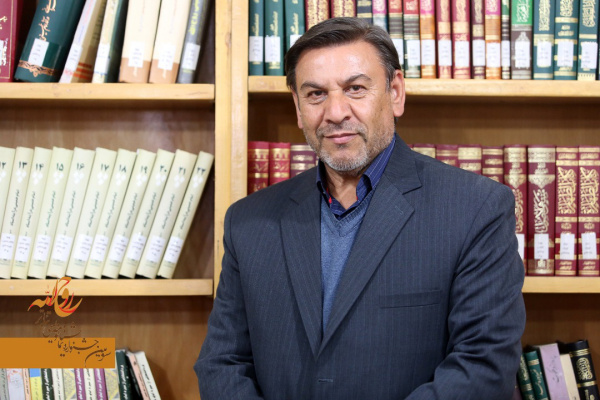 هوشنگ جمشیدیان دبیر هنری جشنواره نمایشنامهنویسی و تئاتر روحالله هوشنگ جمشیدیان دبیر هنری جشنواره نمایشنامهنویسی و تئاتر روحالله
