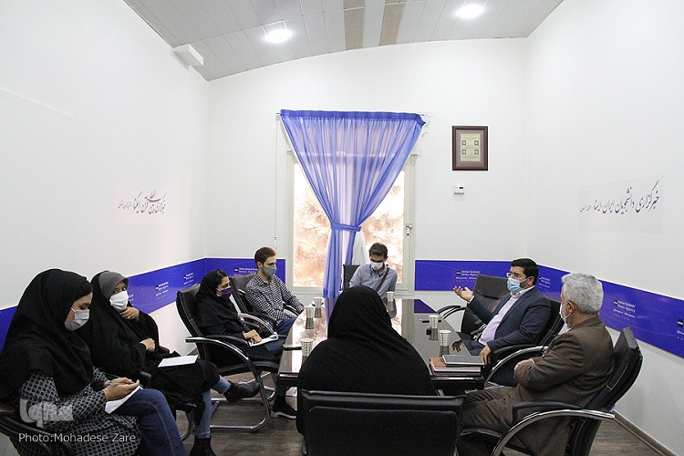 نشست باحسین باغ‌گلی، معاون فرهنگی و اجتماعی شهرداری مشهد 