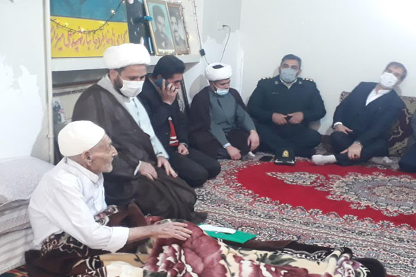 جمعی از مسئولان لرستان با خانواده شهیدان سلامتی دیدار کردند