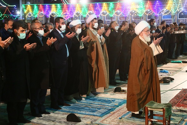 آیت&zwnj;الله العظمی نوری همدانی و اقامه نماز جماعت