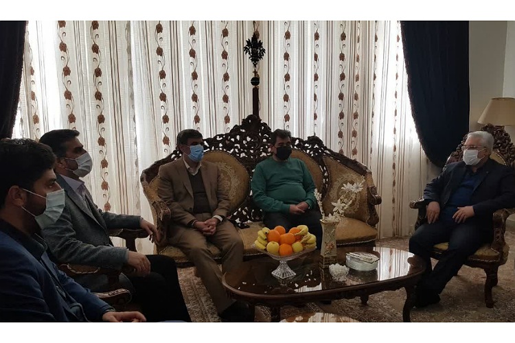 دیدار مدیرکل بنیاد شهید استان همدان با خانواده شهدا و جانبازان تویسرکان