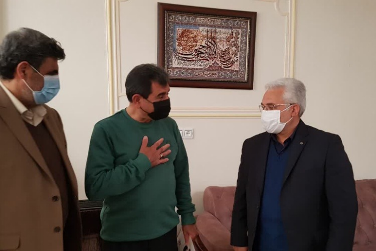 دیدار مدیرکل بنیاد شهید استان همدان با خانواده شهدا و جانبازان تویسرکان