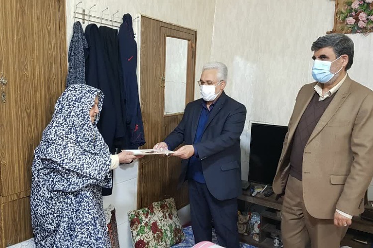 دیدار مدیرکل بنیاد شهید استان همدان با خانواده شهدا و جانبازان تویسرکان