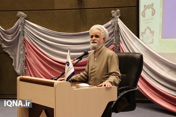 تبدیل شدن انسان صالح به مصلح شعار حوزه علوم اسلامی است