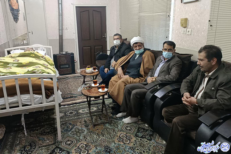 روحانی یزدی 3 هزار نسخه کتاب به دانشکده قرآنی میبد اهدا کرد