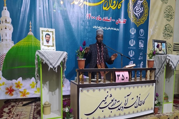 استاد رضا دوسا از قاریان ممتاز تانزانیا در محفل قرانی در گلستان