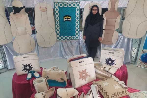 نمایشگاه محصولات نمدی در شهرکرد 