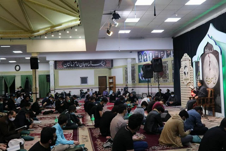 عکس | احیای شب قدر در امامزاده عبدالله همدان