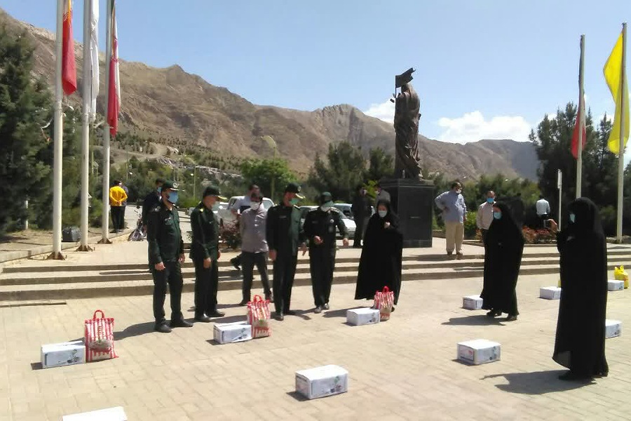 ۵۰۰ بسته غذایی در بین نیازمندان ملایری توزیع میشود ۵۰۰ بسته غذایی در بین نیازمندان ملایری توزیع میشود