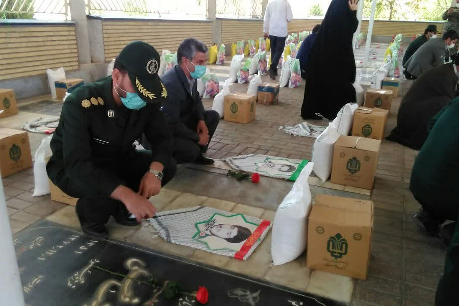 ۵۰۰ بسته غذایی در بین نیازمندان ملایری توزیع میشود ۵۰۰ بسته غذایی در بین نیازمندان ملایری توزیع میشود