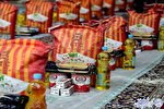 عکس | بسته‌های معیشتی عیدانه توسط خیرین اردبیلی توزیع شد