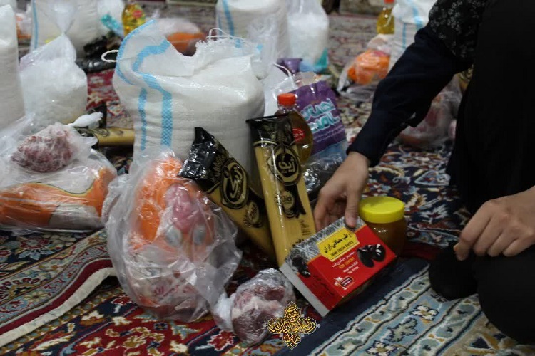 توزیع 50 بسته معیشتی در بین نیازمندان + عکس