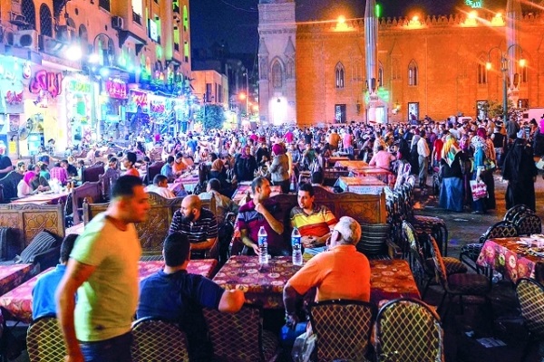 رمضان در مصر؛ از برپایی حلقه‌های تلاوت تا نمایش تسامح دینی + عکس