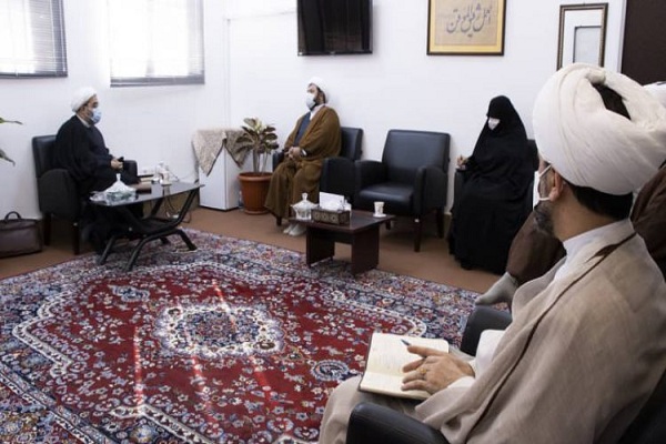 ضرورت حضور فعال طلاب خواهر در عرصه تبلیغ مجازی