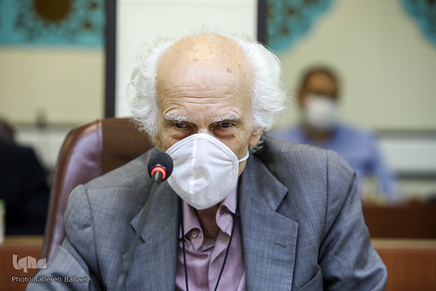 کریمینیا: پیشینه خط نسخ به قرن نخست برمیگردد/ هاشمینژاد: دچار خلأ منابع نیستیم کریمینیا: پیشینه خط نسخ به قرن نخست برمیگردد/ هاشمینژاد: دچار خلأ منابع نیستیم