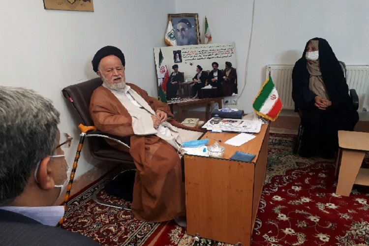 تجلیل نماینده ولی فقیه از اولین خادم فرهنگ رضوی سمنان