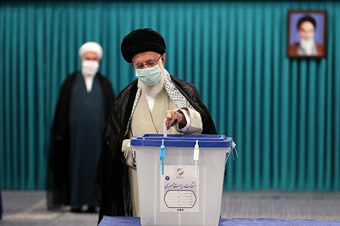 رهبر معظم انقلاب آرای خود را به صندوق انداختند