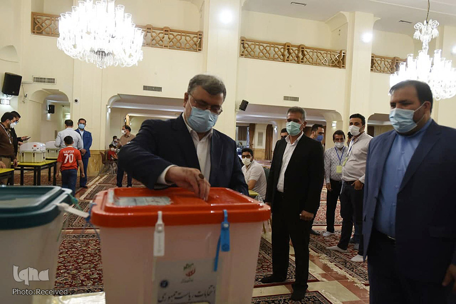 استاندار خراسان رضوی در انتخابات شرکت کرد