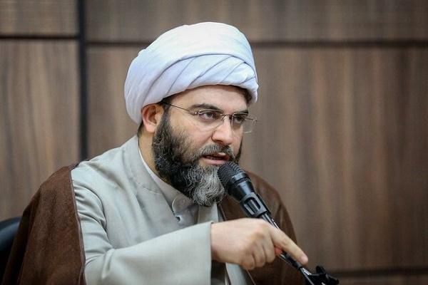 طلاب در انتخابات تکلیف سیاسی دارند