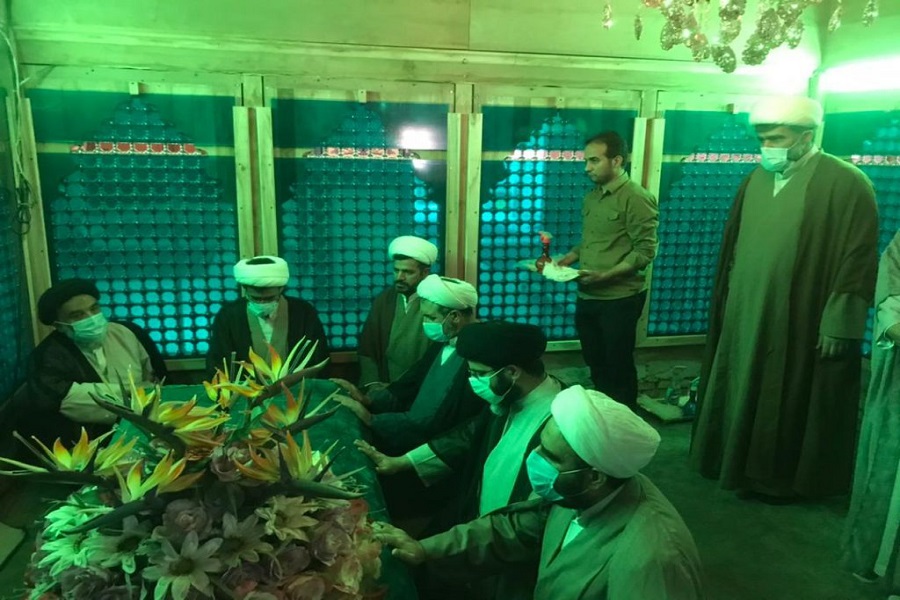 مراسم غبار روبی ضریح مطهر علی بن مهزیار اهوازی مراسم غبار روبی ضریح مطهر علی بن مهزیار اهوازی