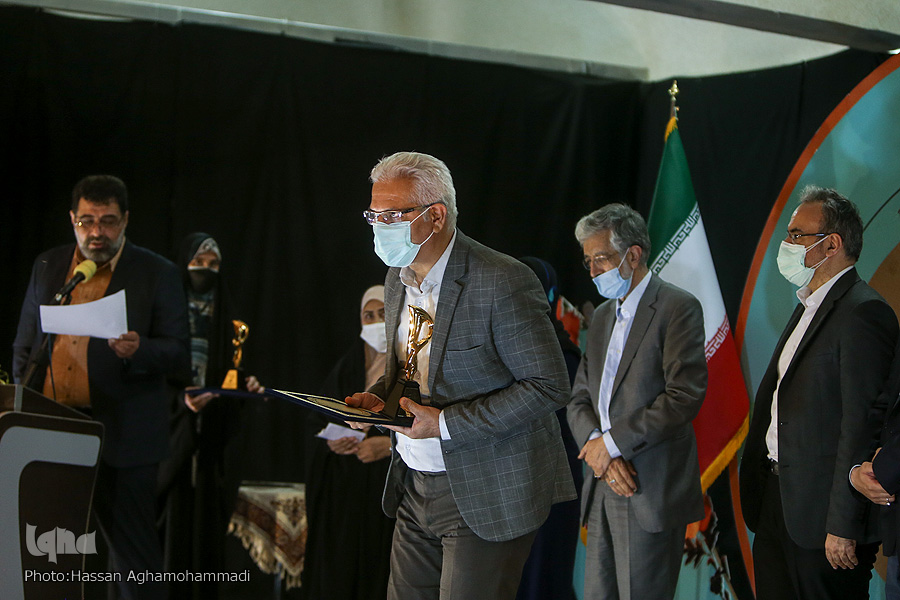ارسالی****حدادعادل: فضای مجازی نویسندگی بی‌محتوا را رونق داده است/ برگزیدگان جایزه قلم زرین معرفی شدند