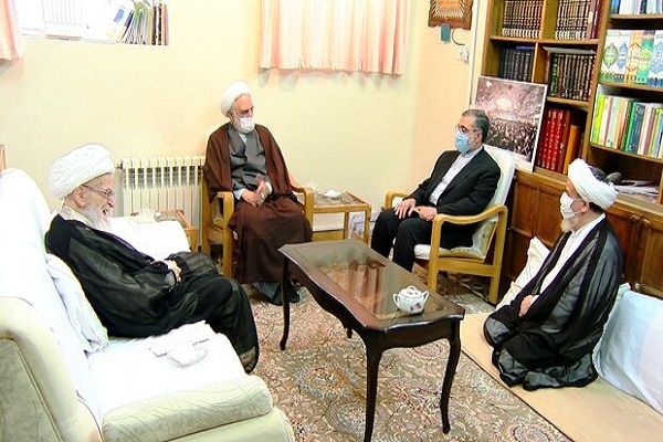 تأکید مراجع عظام بر نقش حوزه‌ علمیه در ارتقاء جایگاه دستگاه قضایی/ مقابله قاطعانه با فساد