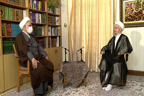 تأکید مراجع عظام بر نقش حوزه‌ علمیه در ارتقاء جایگاه دستگاه قضایی/ مقابله قاطعانه با فساد