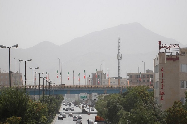 حرکت بدون توقف قطار آلودگی در اراک