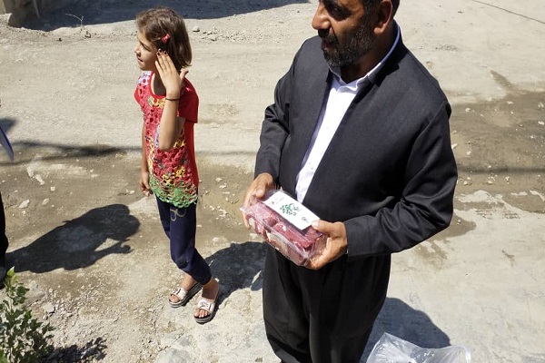 عکس | توزیع 1000 بسته گوشت قربانی از محل موقوفات کردستان