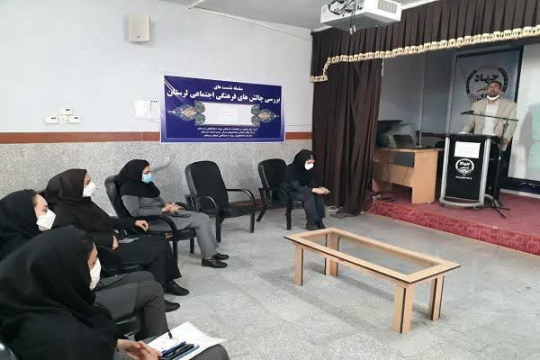 میزگرد چالش&zwnj;های فرهنگی و اجتماعی لرستان با موضوع آب برگزار شد