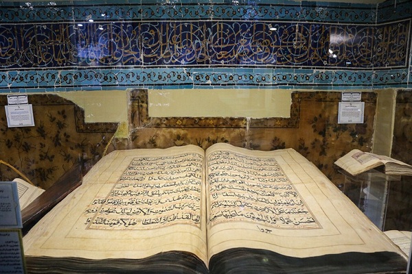 معرفی گنجواره قرآنی موزه آستان مقدس بانوی کرامت/ تگهداری از 2500 قرآن خطی