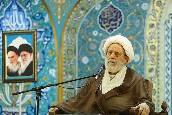 دشمن با فضای مجازی به دنبال از بین بردن ایمان مردم است
