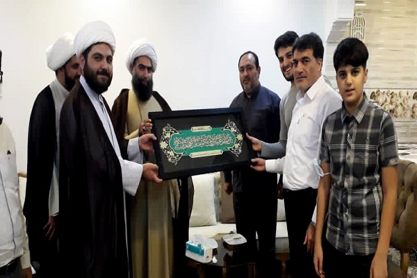 تجلیل از دو خانواده قرآنی در شهرستان شوش