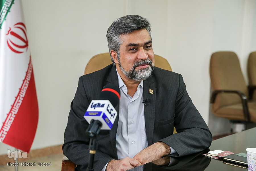 کلینیک‌ها فایزر تزریق می‌کنند یا آب مقطر؟ / مسئولان به عزم جدی برای واکسیناسیون نرسیده‌اند