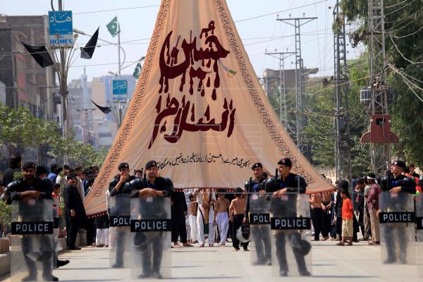نگاهی به مراسم عزاداری امام حسین (ع) در پاکستان