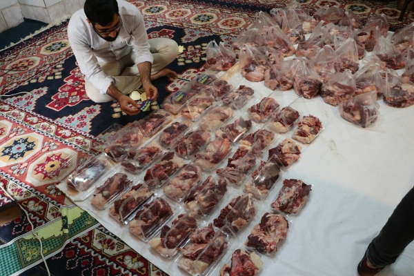قرآنیان اردبیلی بیش از ۱.۵ تن گوشت قربانی بین نیازمندان توزیع کردند