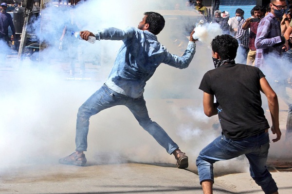 خشونت پلیس هند علیه عزاداران حسینی در مرکز کشمیر