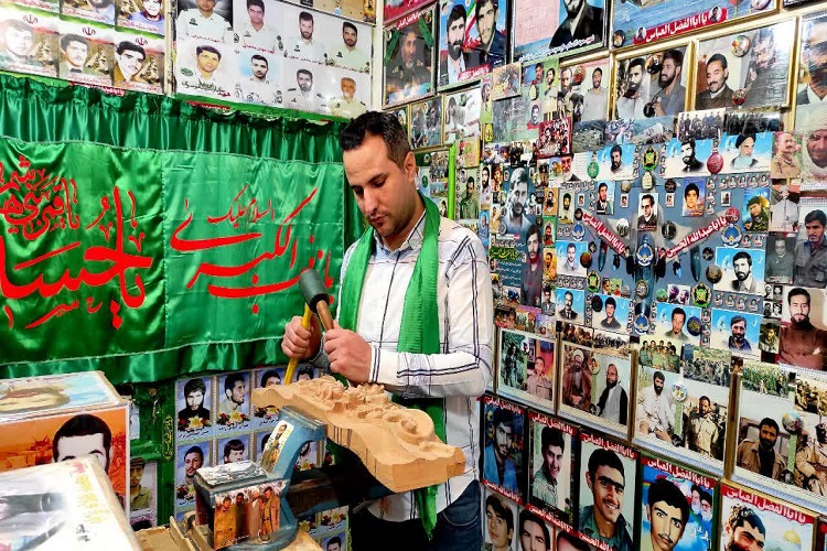 نصب تصویر 5 هزار شهید در کارگاه منبت&zwnj;کاری در ملایر