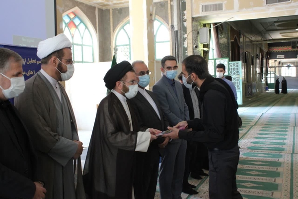 منتخبان جشنواره نماز جمعه استان لرستان تجلیل شدند