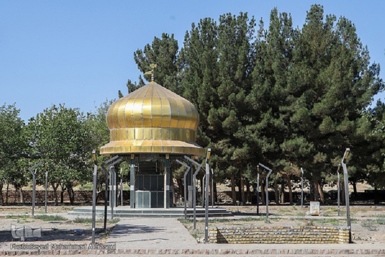 امامزاده عبدالله(ع) تنها بقعه دارای مدرسه حفظ قرآن کریم است امامزاده عبدالله(ع) تنها بقعه دارای مدرسه حفظ قرآن کریم است