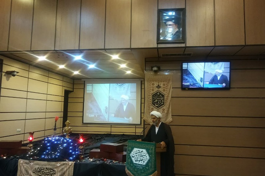 نصب پلاک بر درب منزل پیرغلامان همدانی