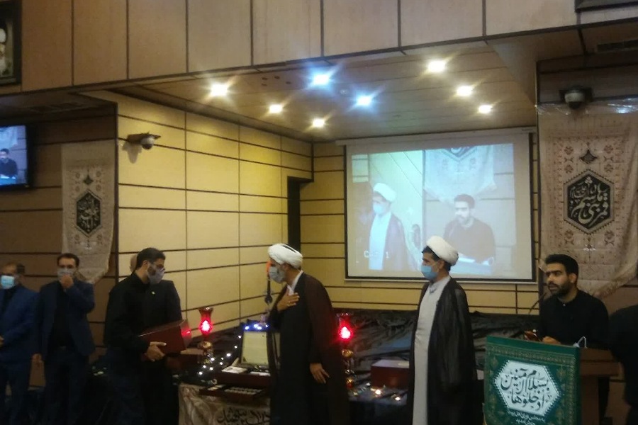 نصب پلاک بر درب منزل پیرغلامان همدانی