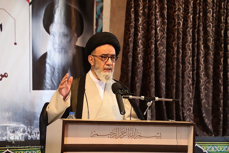 حوزه علمیه تولیدکننده انقلاب بزرگ جهانی بود