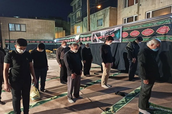حضور روحانیون در بین دانش‌آموزان؛ از دلایل موفقیت مدرسه شهید مدنی در حوزه نماز