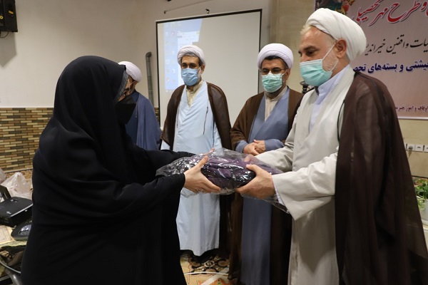 اهدای ۷۰۰ بسته تحصیلی از عواید موقوفات میان دانش&zwnj;آموزان مازندرانی
