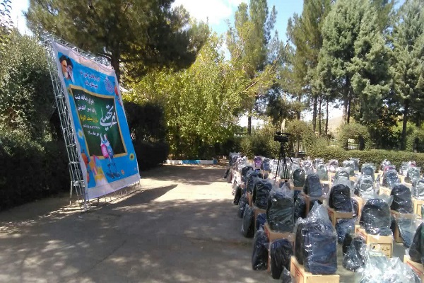 توزیع هزار بسته مهر تحصیلی در ملایر